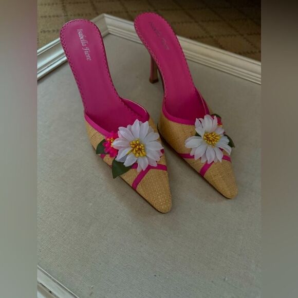 Isabella Fiore Shoes - Vintage Isabella Fiore woven mule w flower embellishments. Pink leather NWOT 9.5